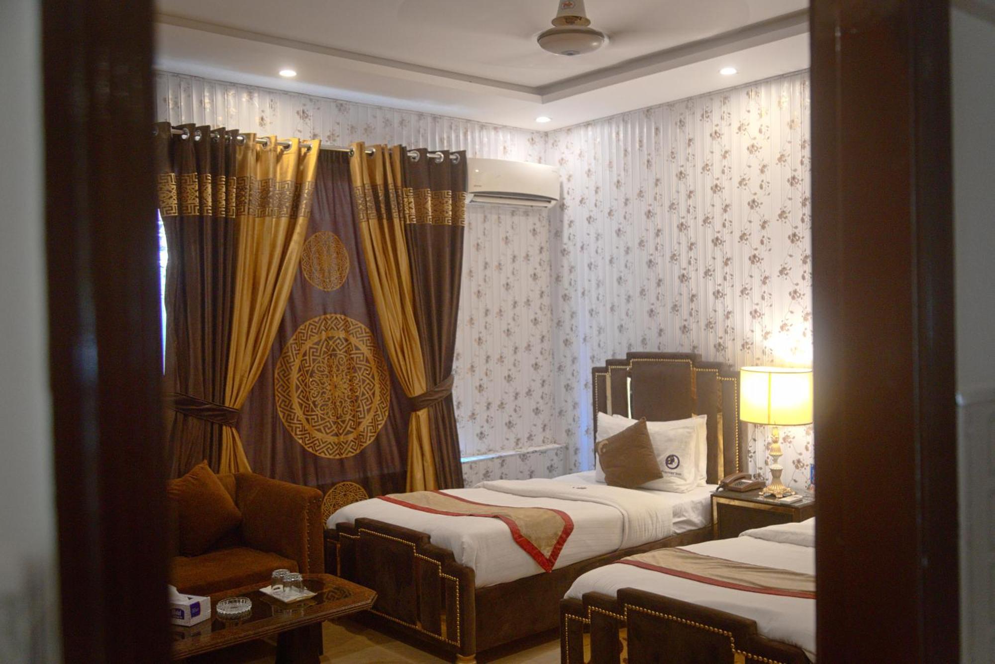 Premier Inn Johar Town Lahore Eksteriør billede