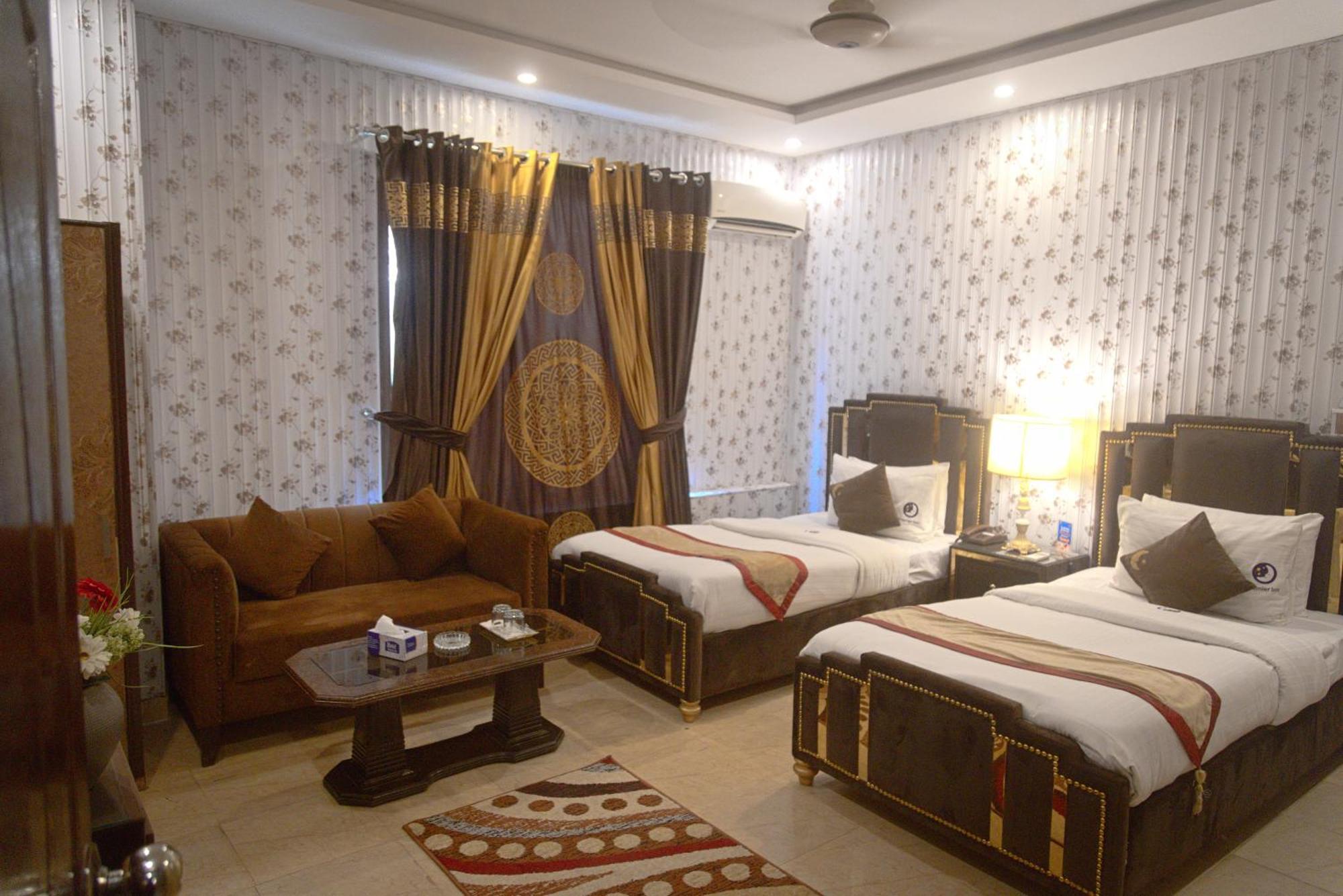 Premier Inn Johar Town Lahore Eksteriør billede