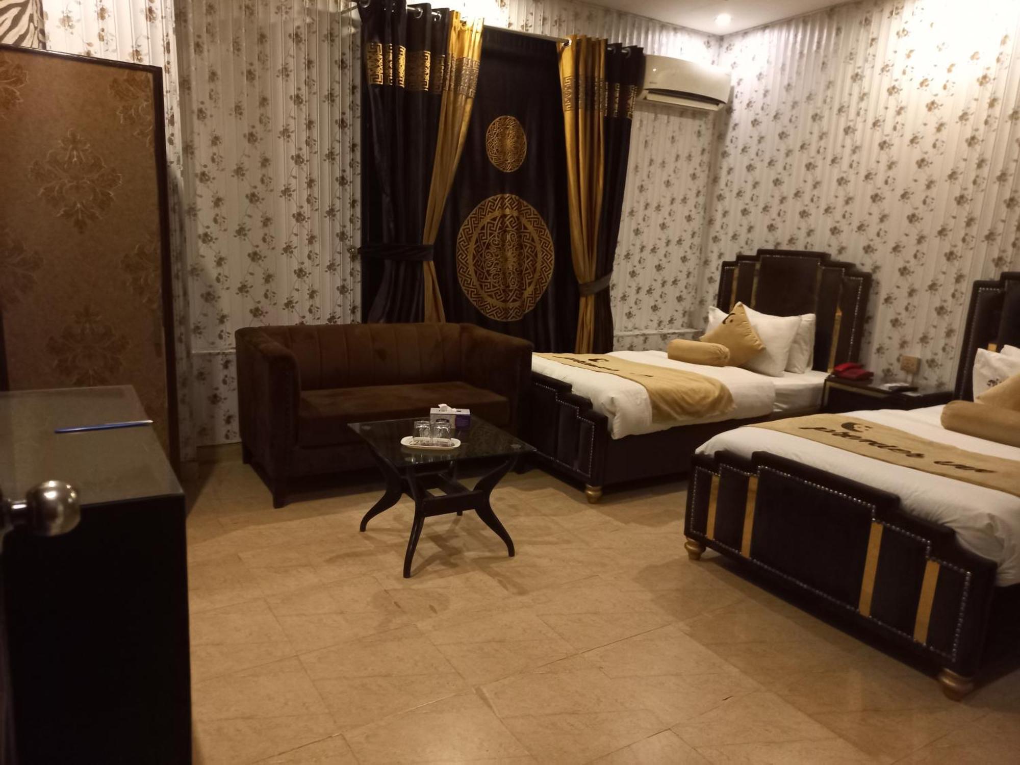 Premier Inn Johar Town Lahore Eksteriør billede